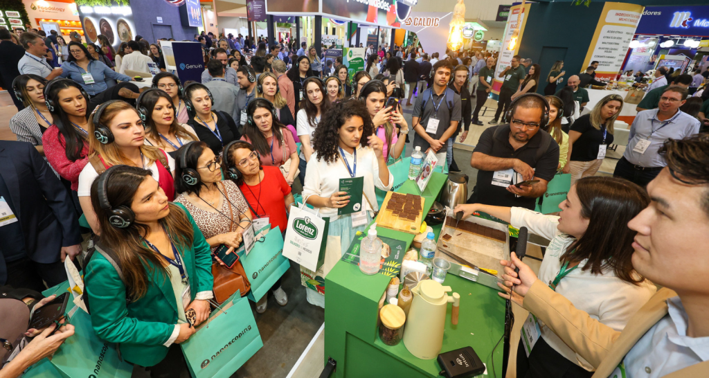 Visita guiada conduz visitantes às principais novidades da Fi South America