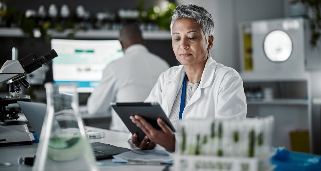 O protagonismo feminino na inovação e desenvolvimento de produtos alimentícios e farmacêuticos