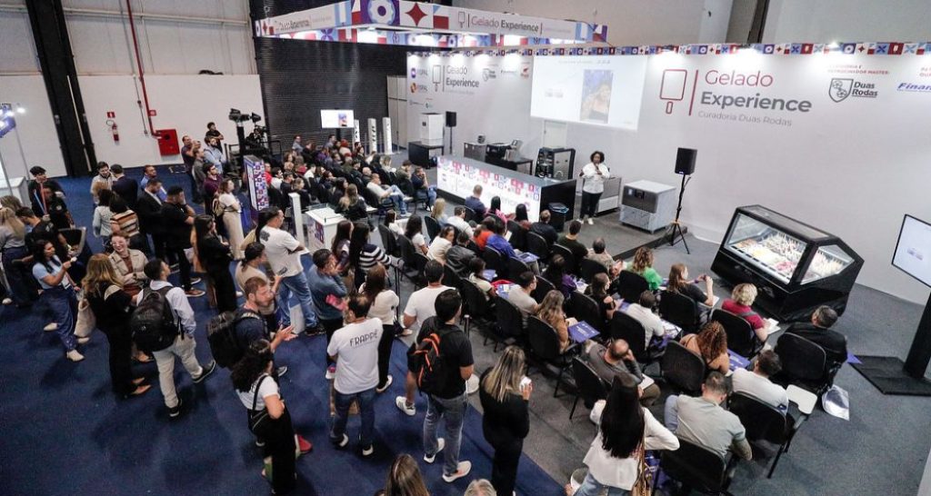 Creme de açaí lidera a preferência dos brasileiros em sobremesas geladas, enquanto mulheres preferem sorvetes veganos