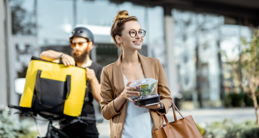 Mulheres e classe A lideram compras de alimentos na internet
