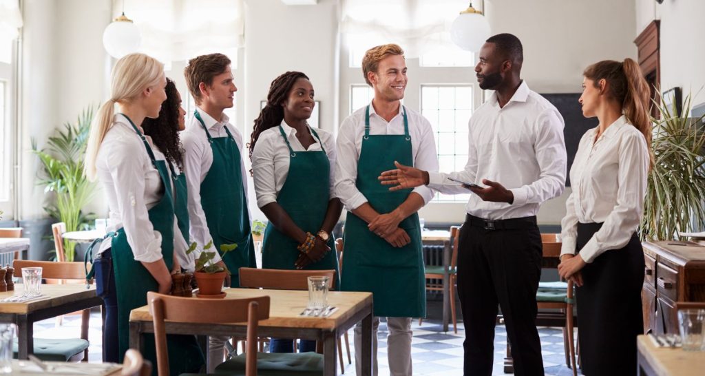 Como superar a crise de mão de obra no food service?