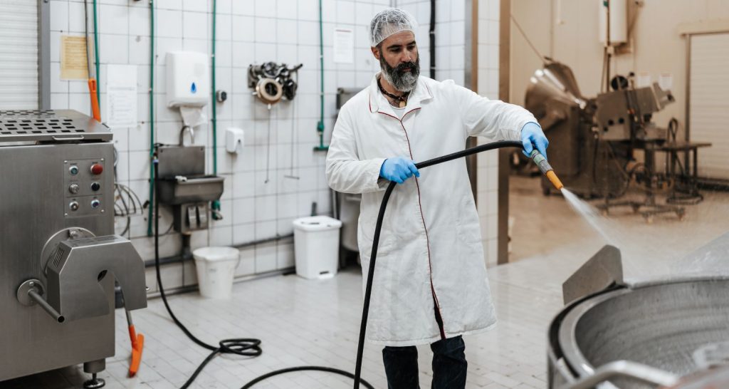 Ambientes refrigerados: como manter a higienização eficiente em temperaturas extremas