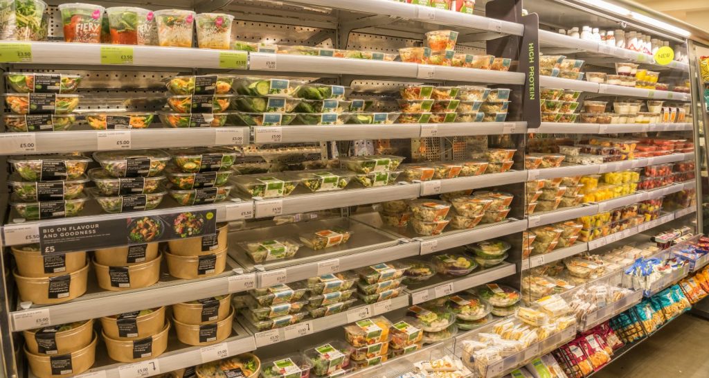 Arroz com feijão perde espaço nas mesas brasileiras, enquanto a praticidade ganha terreno