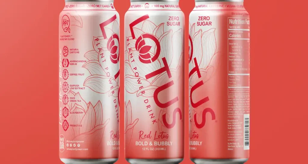 Imagem de uma lata do energético Lotus Plant Power, uma bebida zero açúcar, fundo vermelho.