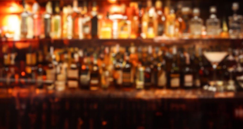 Associações lançam curso e cartilha para identificar bebidas adulteradas