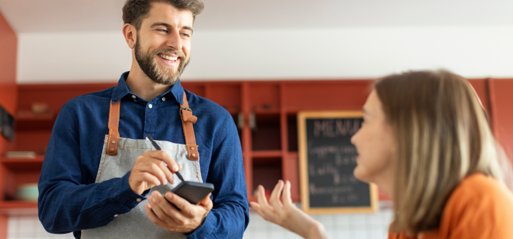 Padrão de atendimento no food service: dicas para aplicar no seu negócio