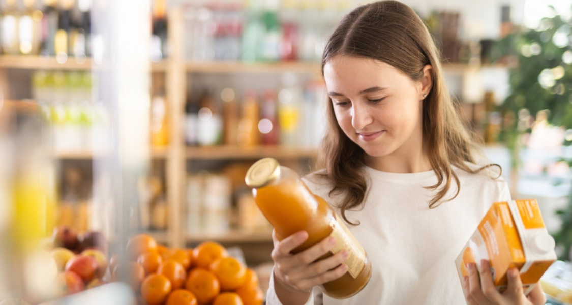 Esta coleção de imagens explora a interseção entre o uso da tecnologia digital,