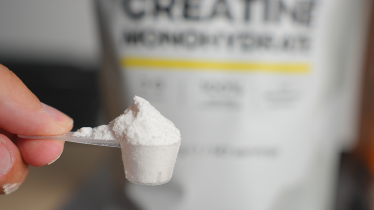 Creatina além da musculação: benefícios comprovados para saúde e cognição