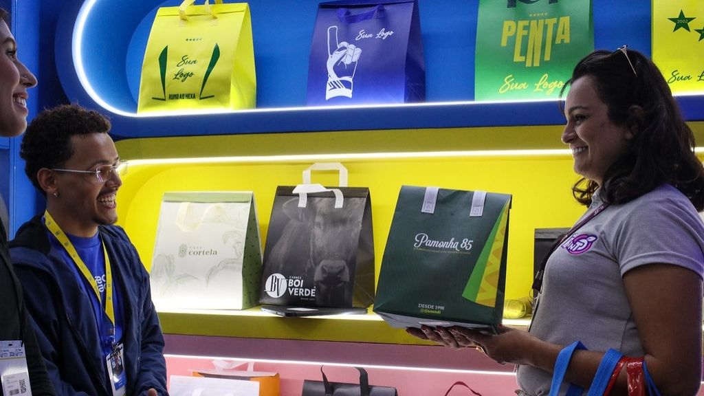 Copa do Mundo atrai público e gera negócios na Fispal