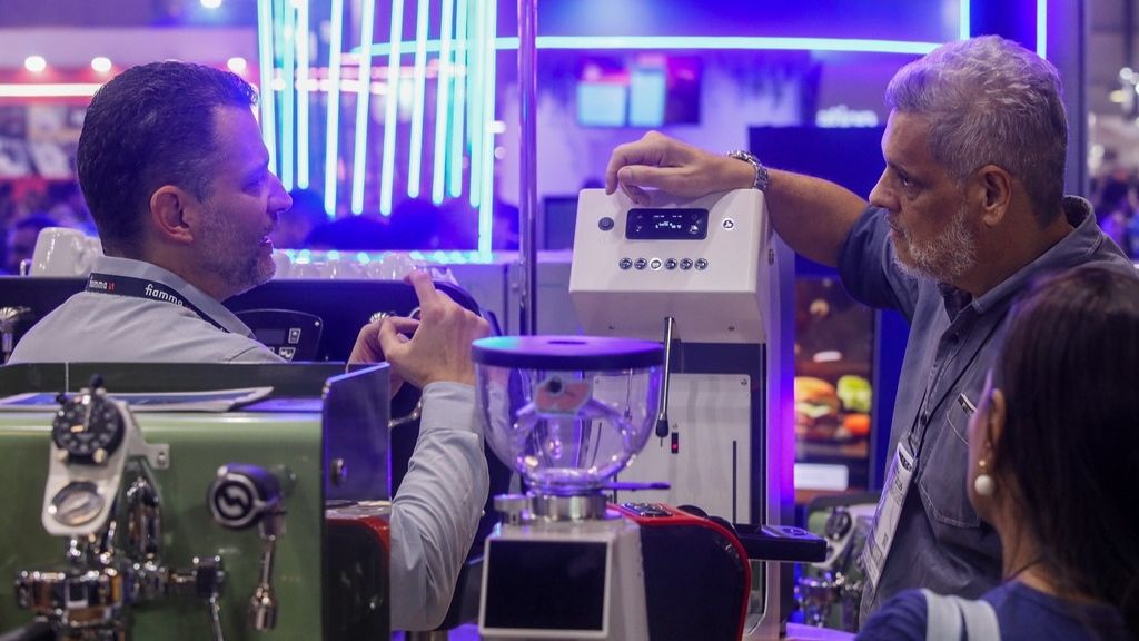 A nova geração de cafeterias: mais automação, menos desperdício e vitrines de alto valor agregado