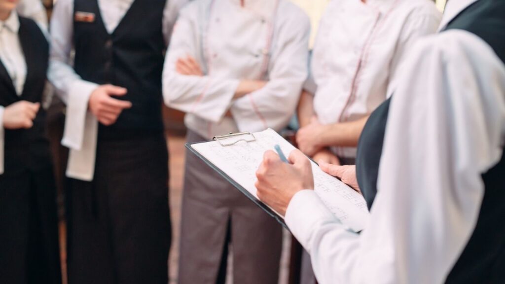 Como os restaurantes devem se preparar para o fim da escala 6×1
