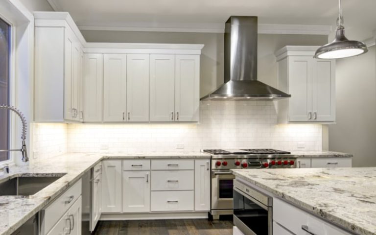 Iluminação em móveis de cozinha