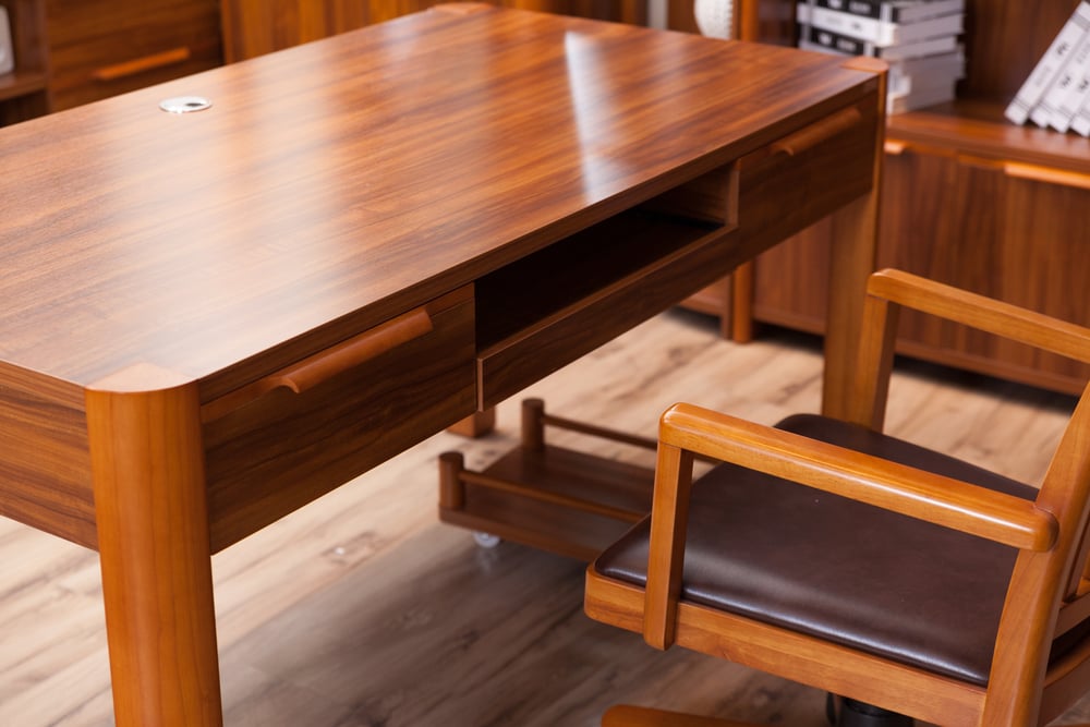 Técnicas de acabamento mantêm textura natural de madeira maciça; aprenda a fazer