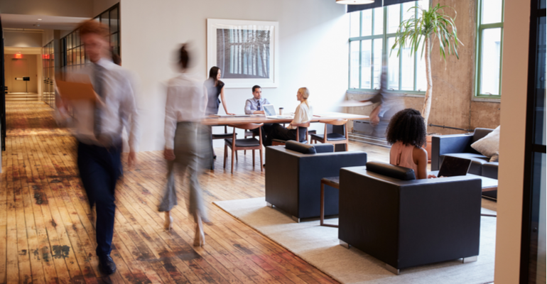 Como planejar móveis para espaços flexíveis de trabalho