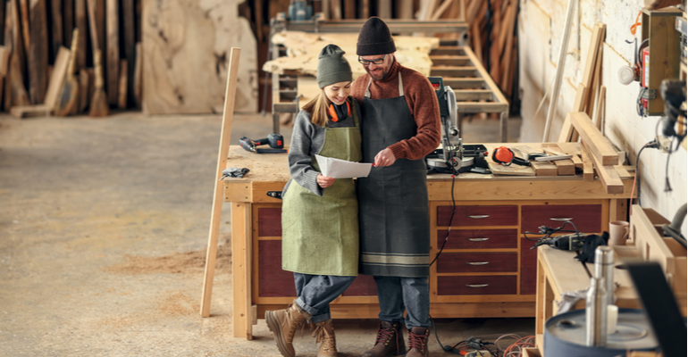 Quando saber se é o momento para terceirizar o trabalho da sua marcenaria?
