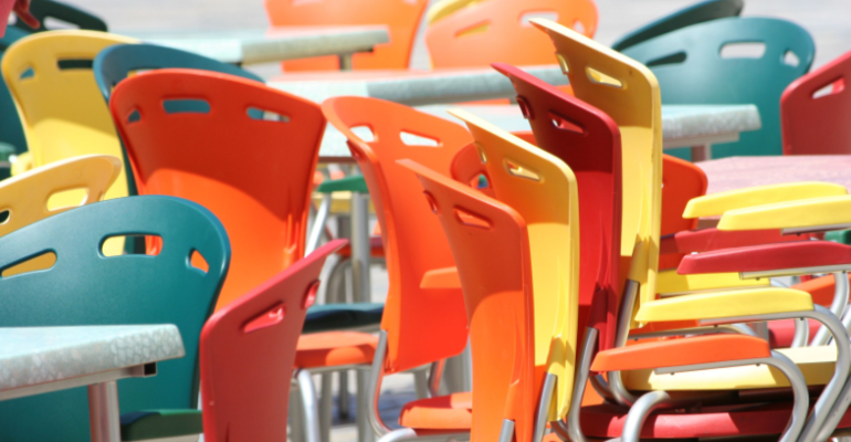 Aplicações do plástico reciclado na fabricação de móveis