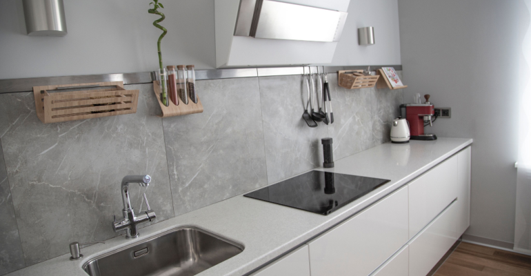 Aplicações do alumínio na fabricação de móveis