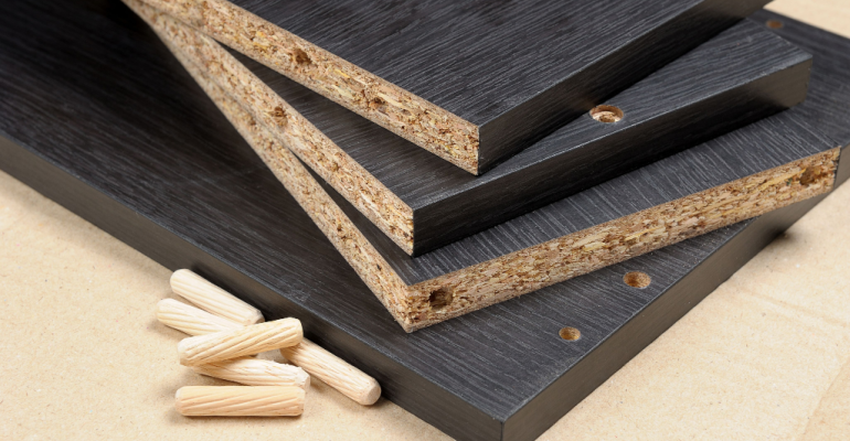 Compensado plastificado: conheça as características e utilidades desse material