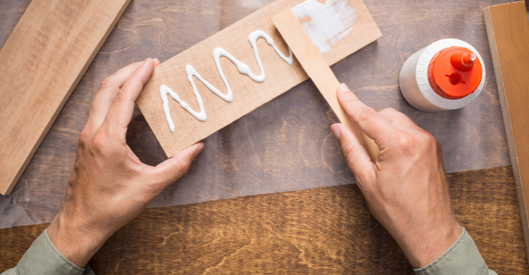 Cola para marcenaria: 5 produtos que você precisa conhecer