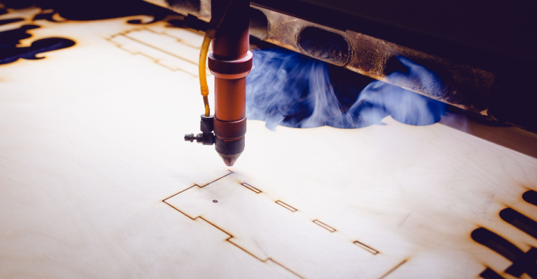 Marcação a laser em MDF: codificação industrial para o setor moveleiro