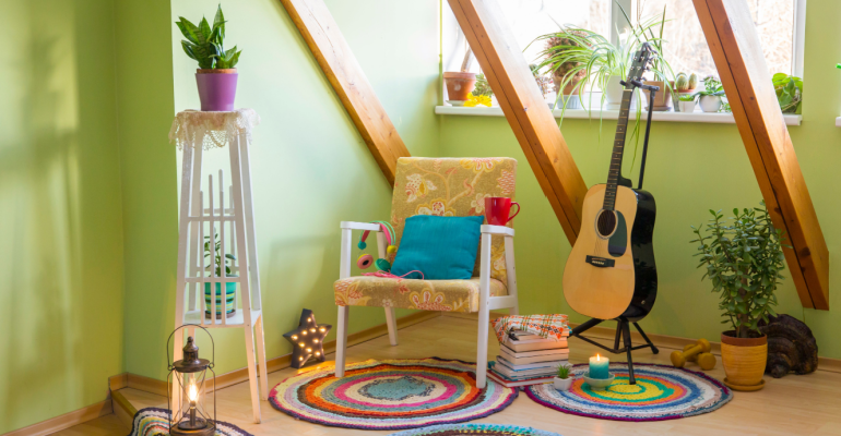 Maximalismo na decoração: como ele contrapõe o minimalismo?