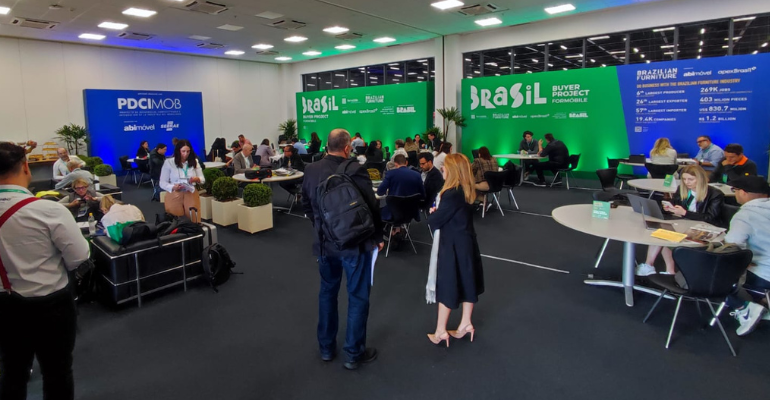 Oportunidades de negócios em nível global e protagonismo feminino marcam 2º dia da ForMóbile 2024