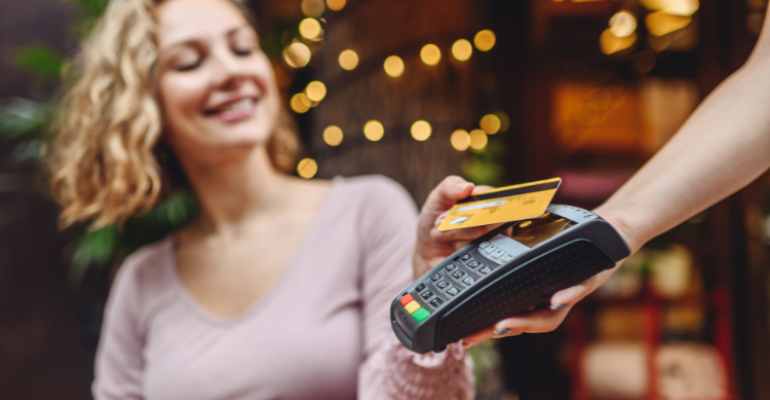 Pagamento por aproximação em bares e restaurantes cresce