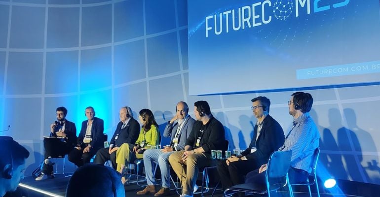 Tudo junto e misturado: 5G (UR2C), IA, IoT e automação na saúde