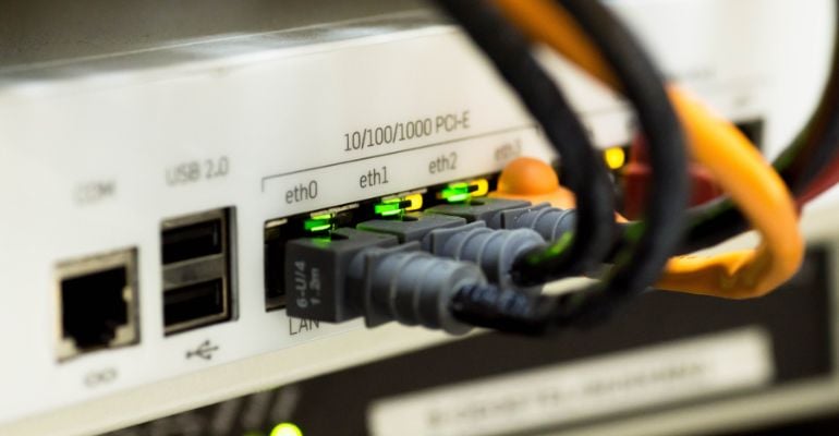 Protegendo Nossos Rastros Digitais: Um Apelo à Consciência na Era Digital