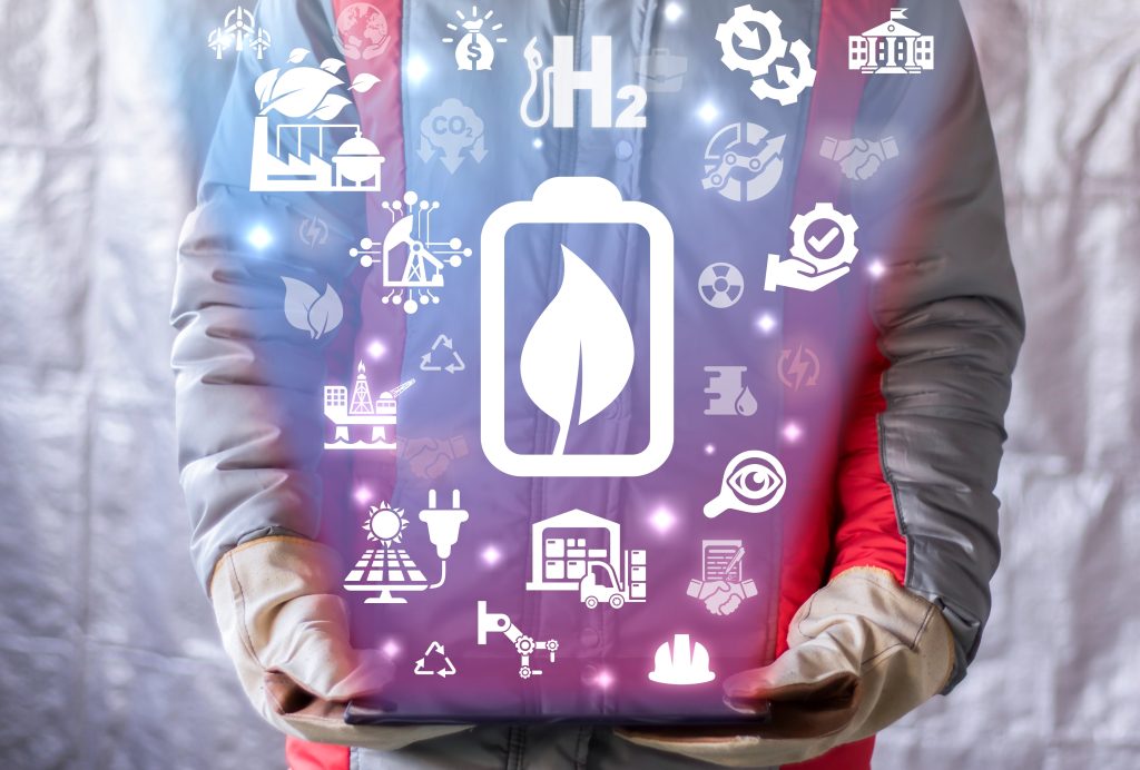 Conceito de inovação e tecnologia da Indústria 4.0 de energia limpa. Produção de baterias ecológicas para energia verde. Fabricação de acumuladores de baterias ecológicas modernas e inteligentes.