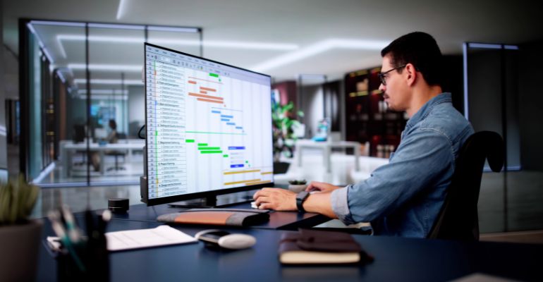 Estratégias de transição de sistemas legados para microsserviços: benefícios e desafios