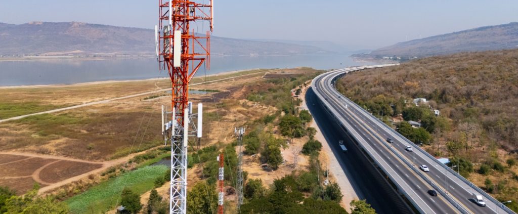 Postes e estradas: vira-latas ou caramelos queridos?