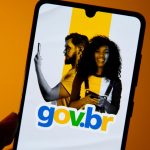 Imagem ilustrativa do Gov.br na tela do celular