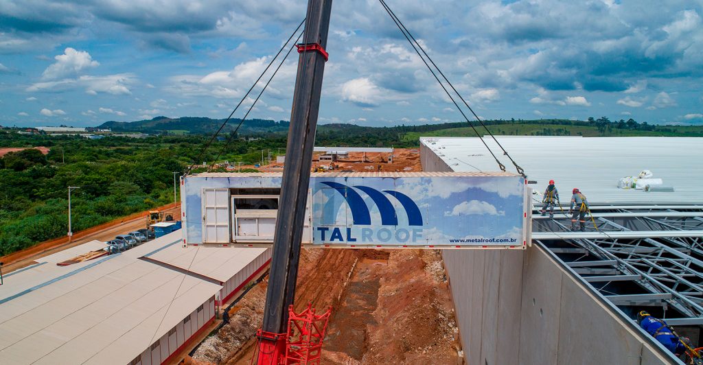 “Boom” do e-commerce impulsiona setor de coberturas metálicas
