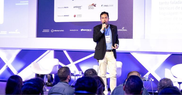 Como especificar soluções em Inteligência Artificial para projetos logísticos?