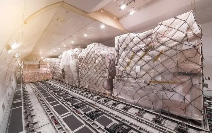 carga conjunta dentro de um dos tipos de aeronave de carga