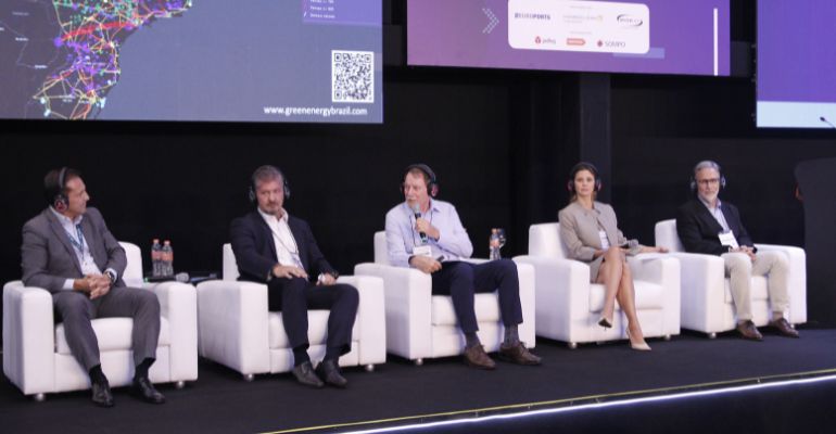 Descarbonização do transporte: Função da cadeia logística e soluções sustentáveis