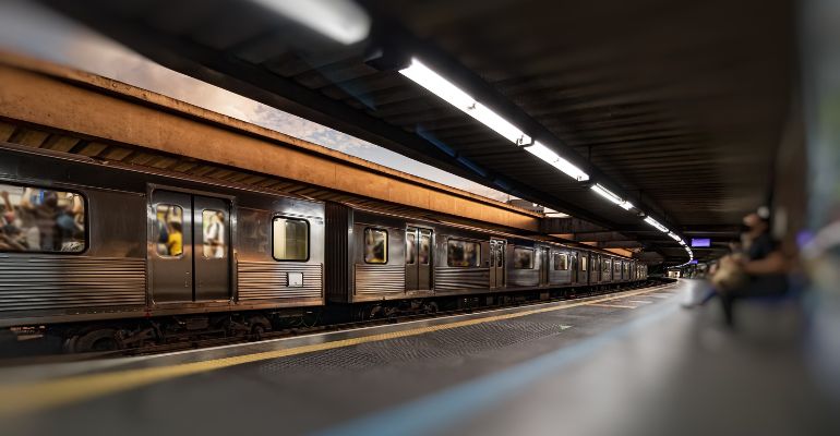 Implementação de cobertura 4G, 5G e WiFi no Metrô de São Paulo