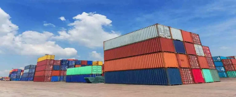 um dos portos secos brasileiros na logística com cargas estacionadas