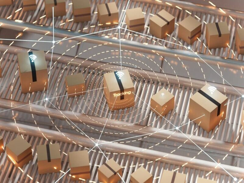 embalagem de papelão sendo rastreada por tecnologia de logística 4.0