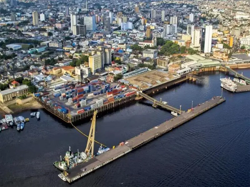 porto de manaus, um dos pilares no panorama do transporte de cargas no brasil, visto de cima