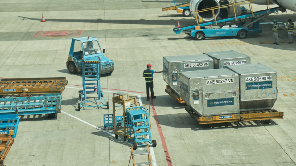 Transporte aéreo de cargas perigosas: normas, segurança e desafios
