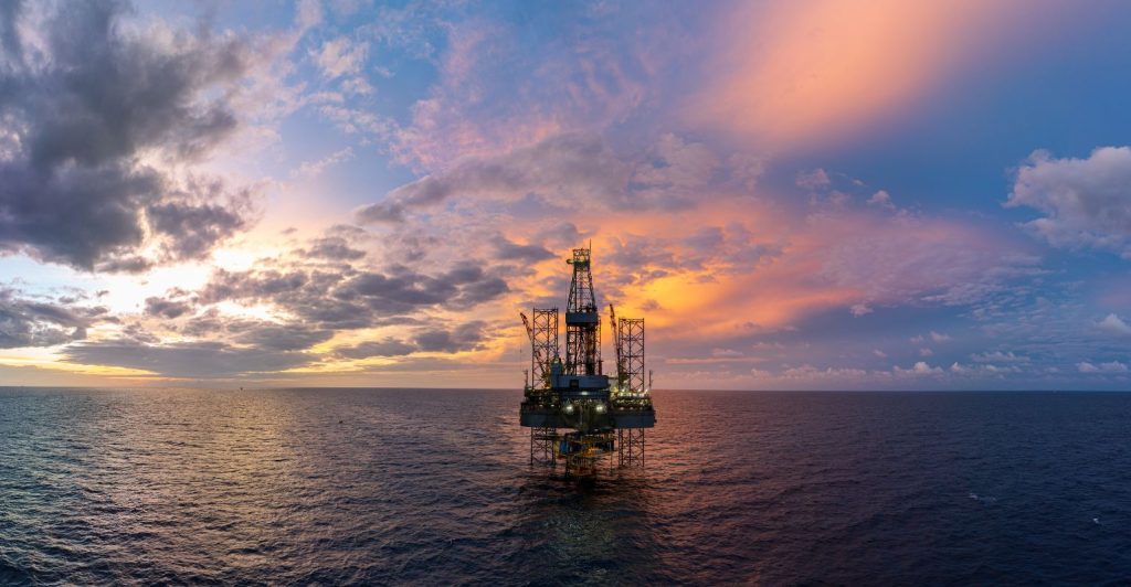 Alta do petróleo acende alerta para o setor de logística e transporte no Brasil