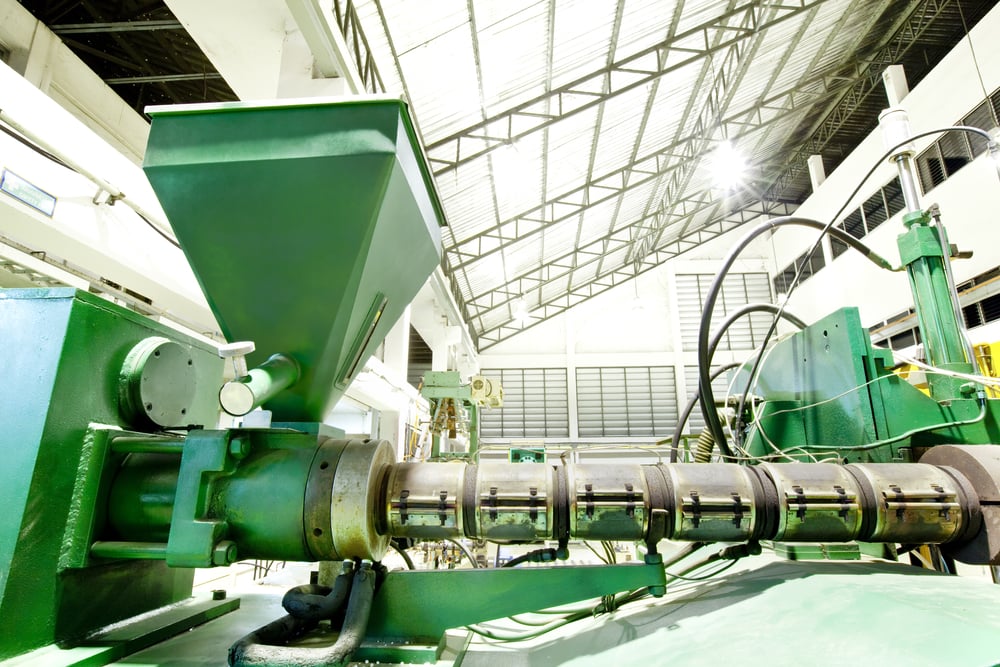 Como garantir a qualidade das peças produzidas por extrusão?