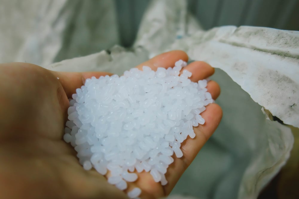 Entenda quando vale a pena usar resina virgem ou reciclada nas produções