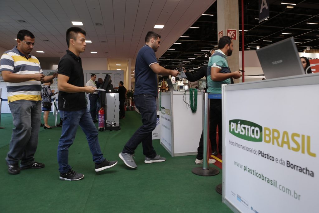 Plástico Brasil: sua parceira estratégica 365 dias por ano