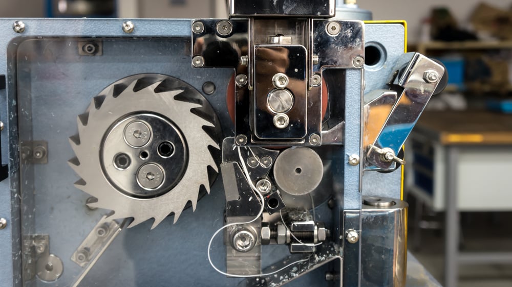 O que você precisa saber sobre manutenção preventiva de extrusoras e injetoras