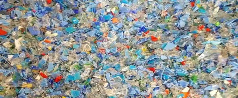 aparas de plástico fragmentado