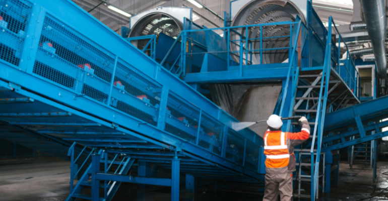 4 dicas para comprar máquinas para reciclagem de plásticos