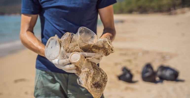 Preocupação mundial, lixo oceânico tem solução